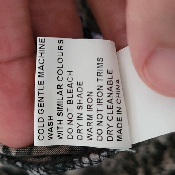 Animal print size 10 maxi dress with halter neck tie - Picture 9 of 9